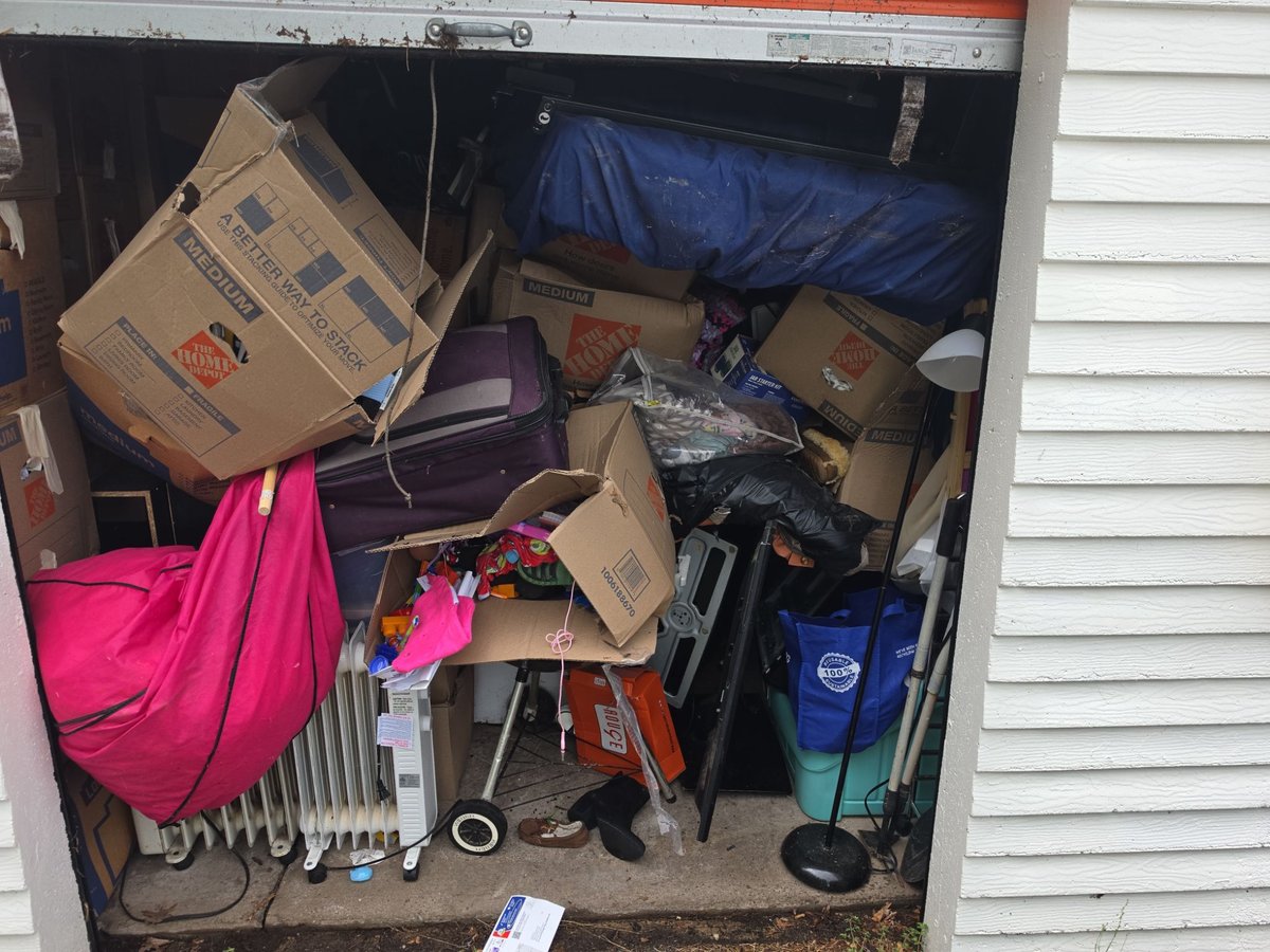 10 x 10 storage unit in Southington, CT