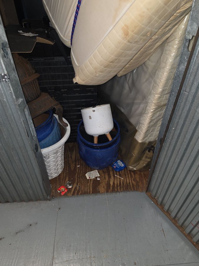 5 x 10 storage unit in Southington, CT