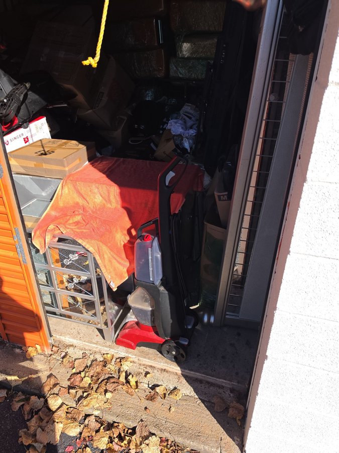 10 x 10 storage unit in Southington, CT