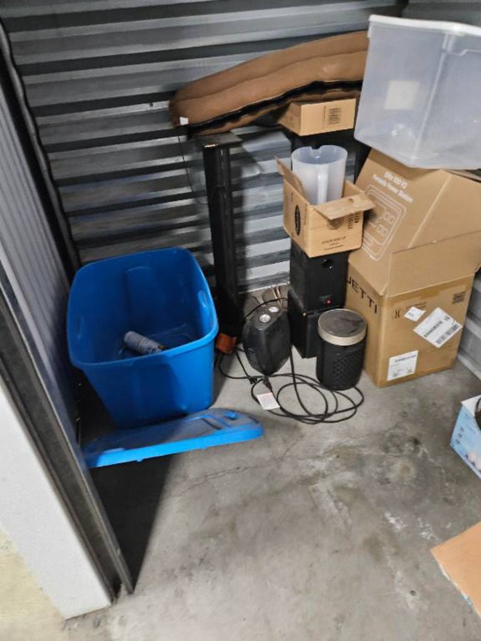 5 x 10 storage unit in Concord, CA