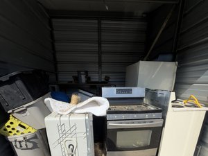 10 x 10 unit in Whiteland