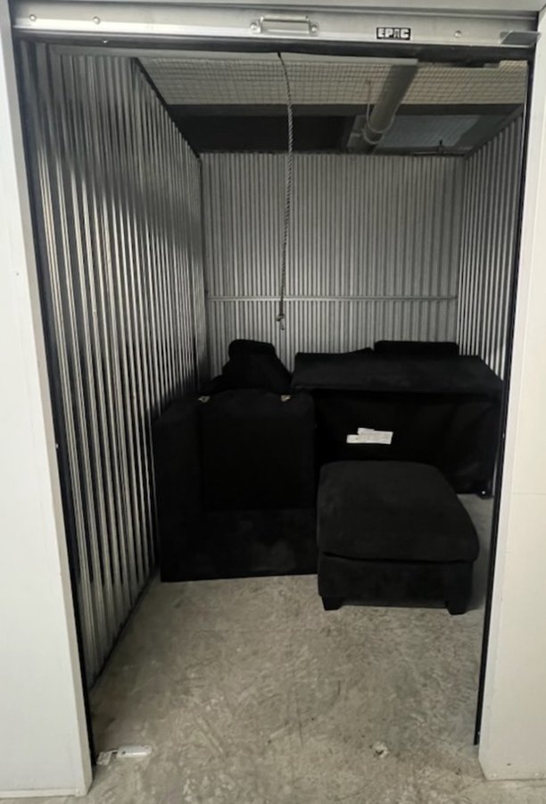 8 x 10 storage unit in South Gate, CA