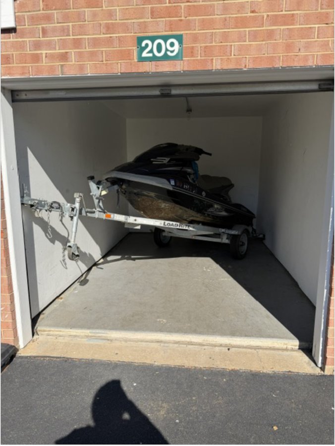 10 x 15 storage unit in Alexandria, VA