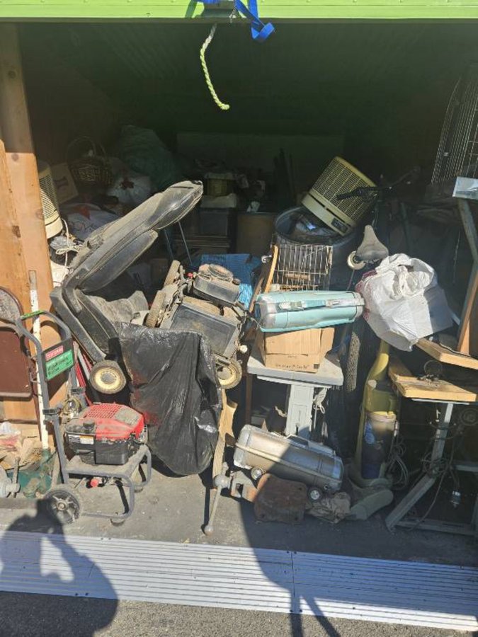 10 x 22 storage unit in Hayward, CA
