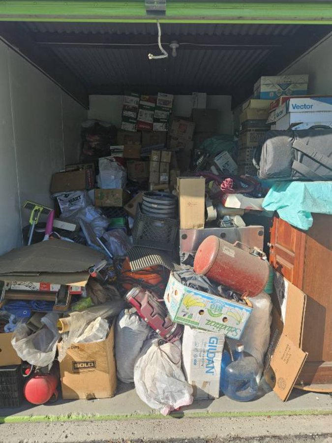 10 x 16 storage unit in Hayward, CA