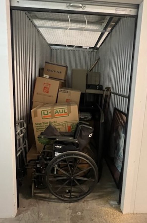 5 x 10 storage unit in South Gate, CA