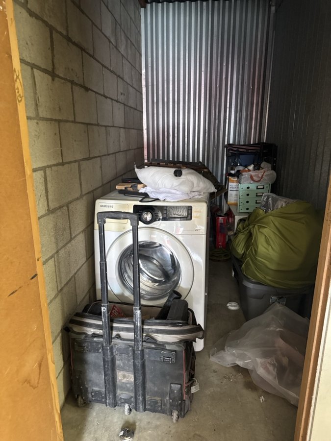10 x 10 storage unit in San Bernardino, CA
