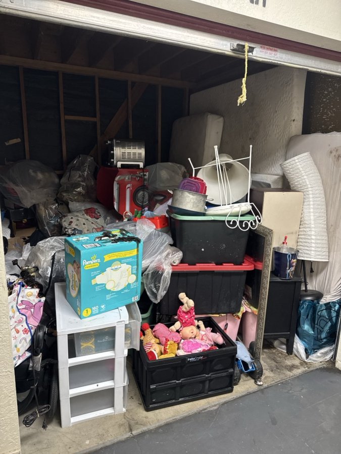 10 x 10 storage unit in Highland, CA