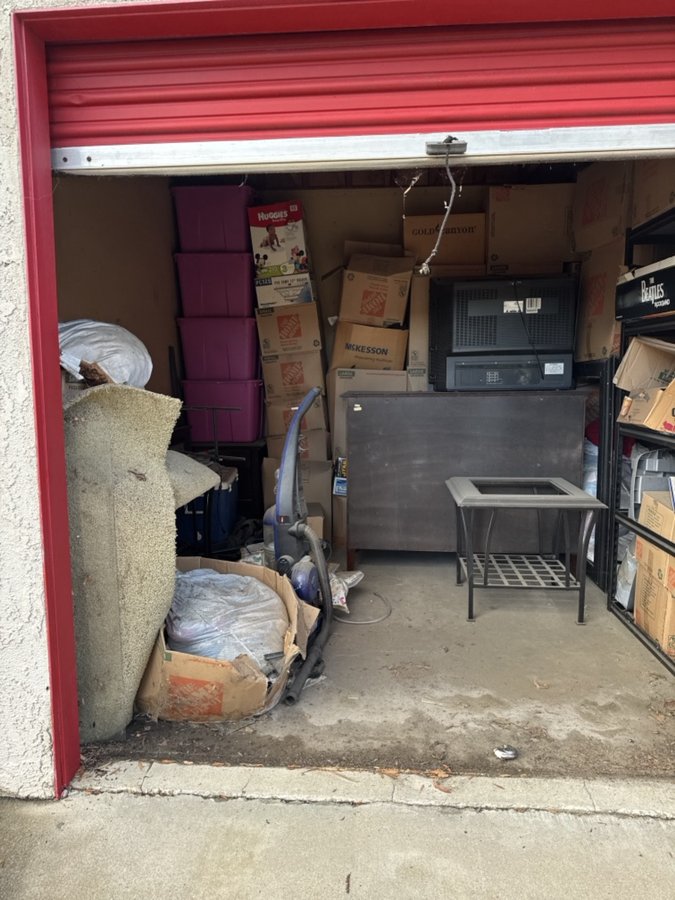 10 x 10 storage unit in Highland, CA