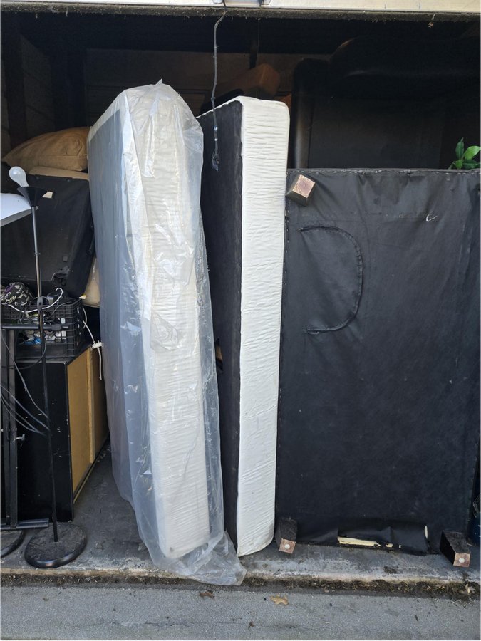 10 x 10 storage unit in Essex, MD