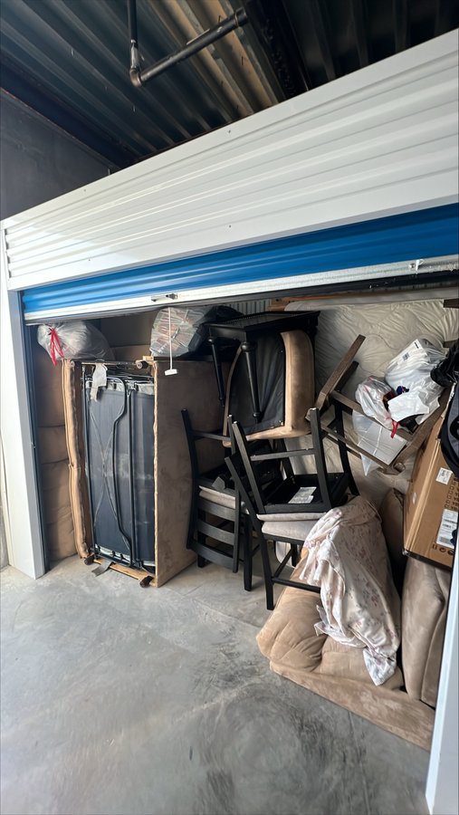 10 x 5 storage unit in Baltimore, MD