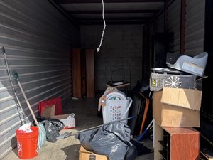 10 x 30 unit in Lansing