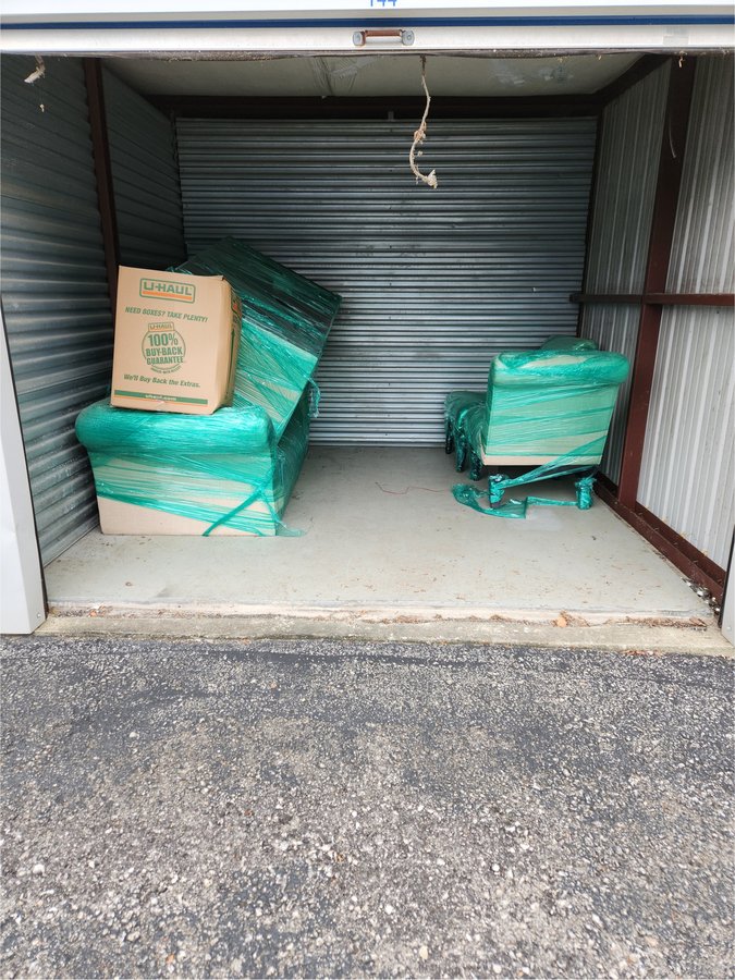 10 x 10 storage unit in Jeffersonville, IN