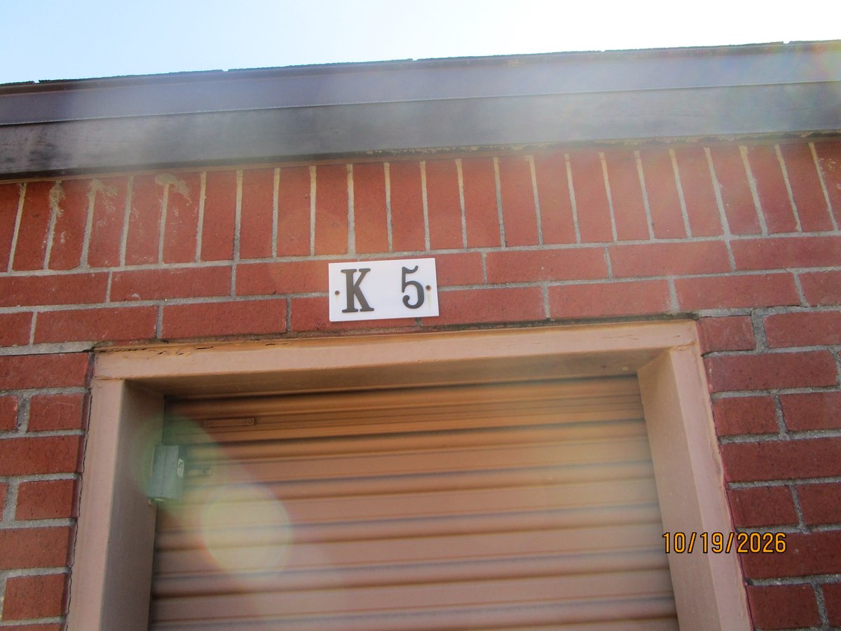 5 x 10 storage unit in Jacksonville, FL