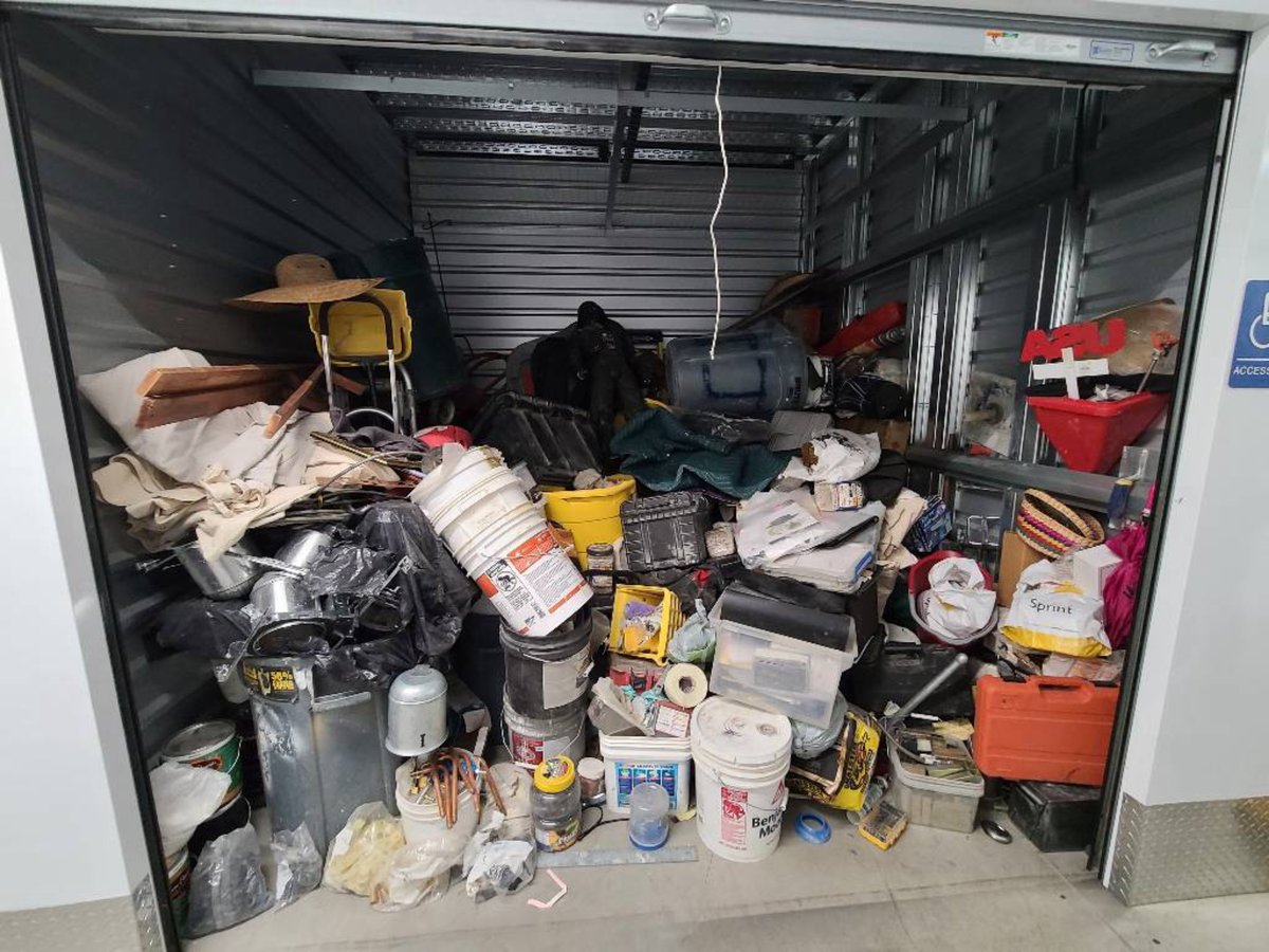 10 x 10 storage unit in Van Nuys, CA