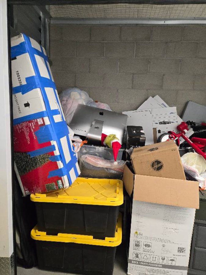 10 x 5 storage unit in Van Nuys, CA