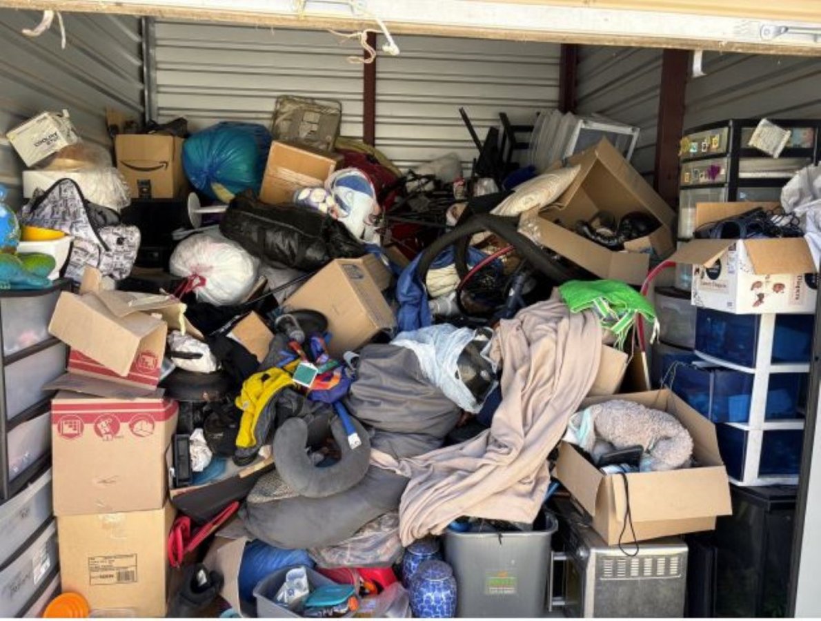 10 x 10 storage unit in Aurora, CO