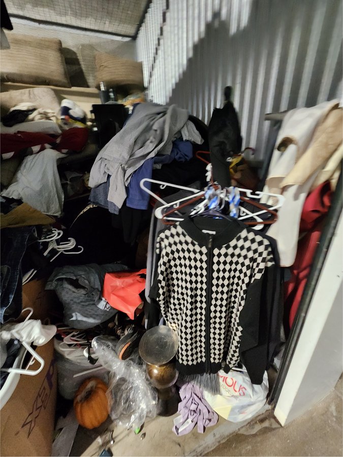 10 x 10 storage unit in Hollywood, FL