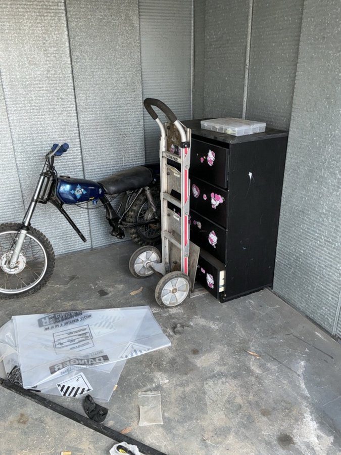 10 x 10 storage unit in Ventura, CA