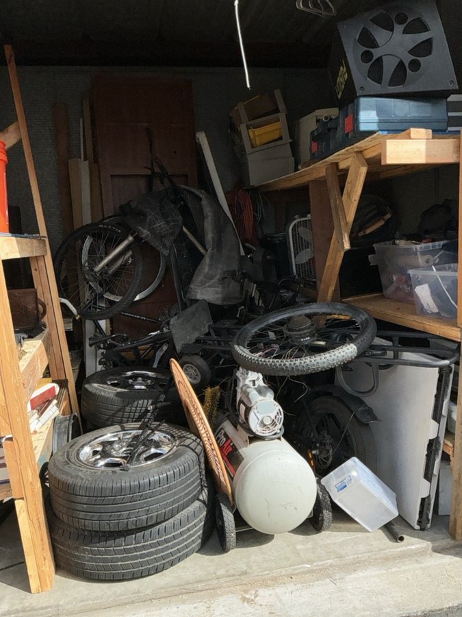 10 x 10 storage unit in Ventura, CA
