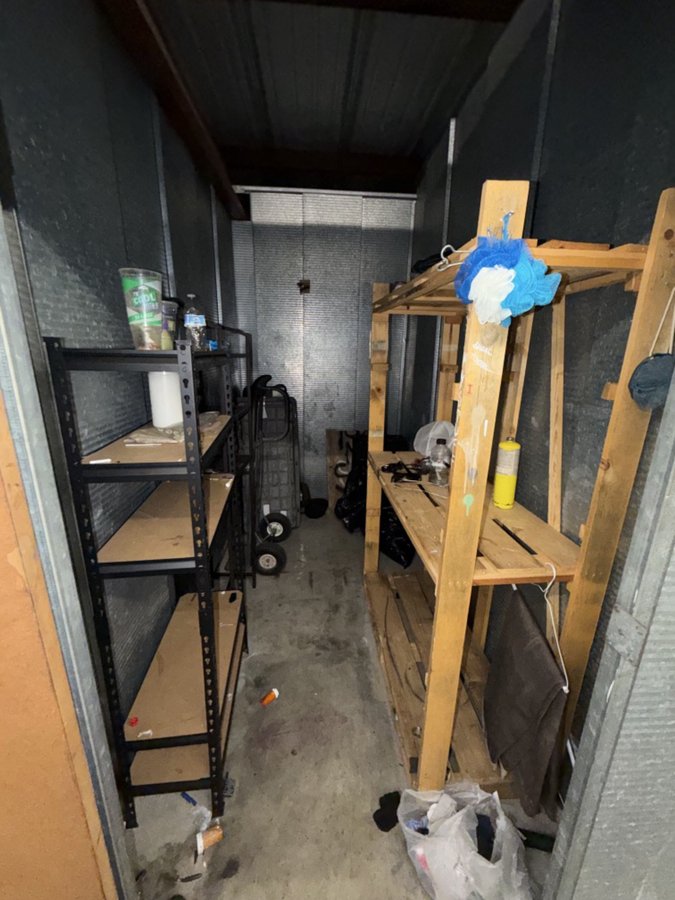 5 x 10 storage unit in Ventura, CA