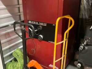 10 x 15 storage unit in Irvine, CA
