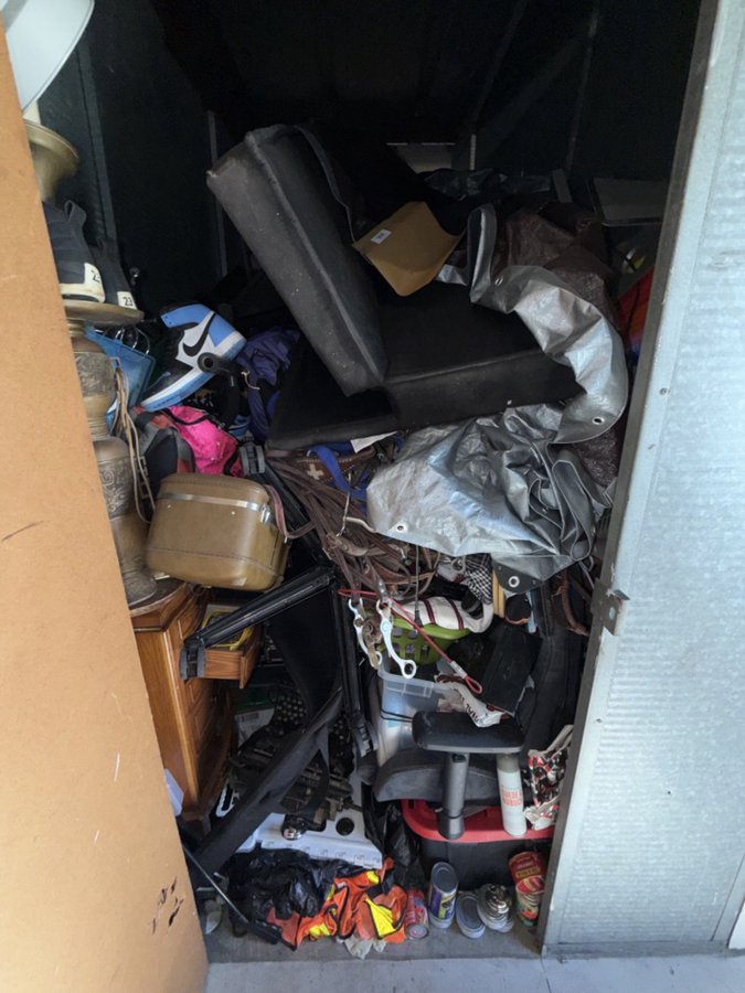 5 x 10 storage unit in Ventura, CA