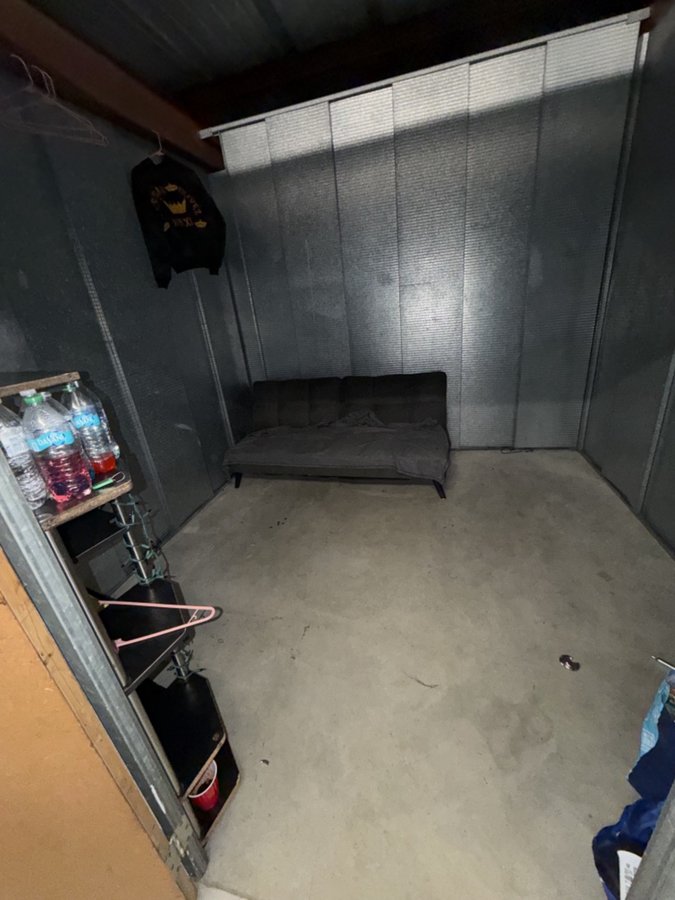10 x 10 storage unit in Ventura, CA