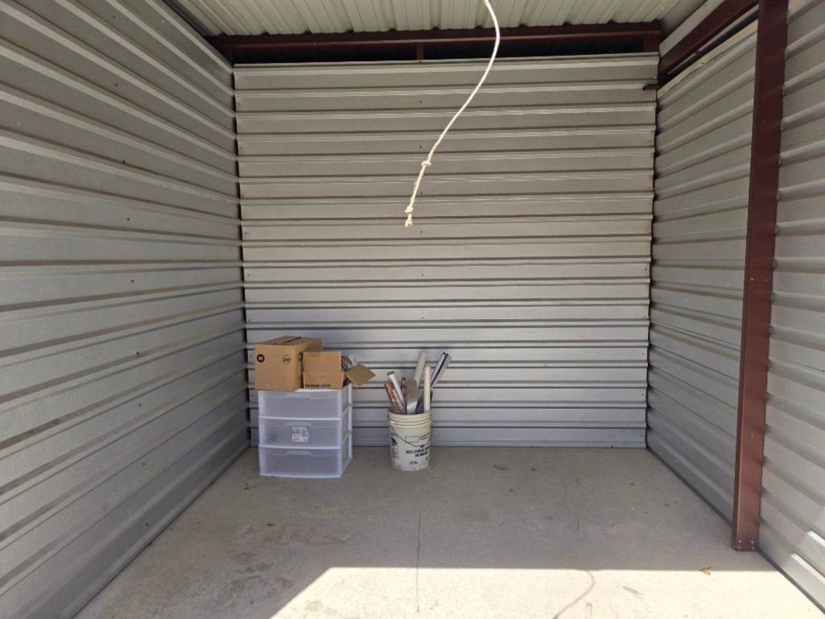 10 x 10 storage unit in Oklahoma City, OK