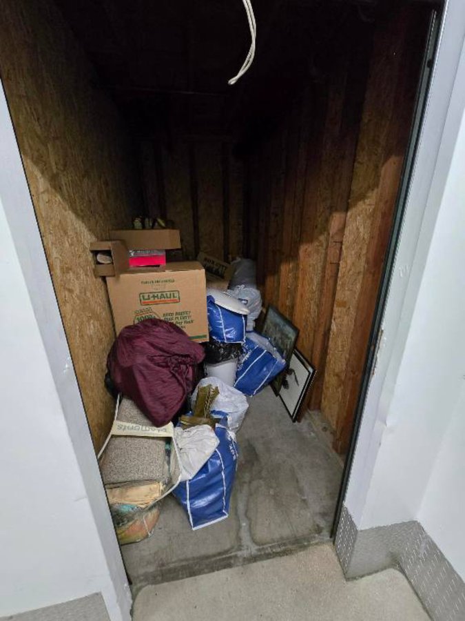 5 x 10 storage unit in Hawthorne, CA