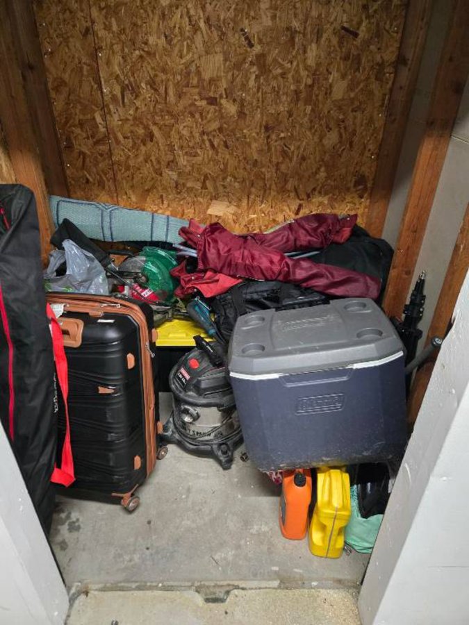 5 x 5 storage unit in Hawthorne, CA