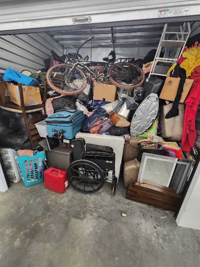 10 x 10 storage unit in Lompoc, CA