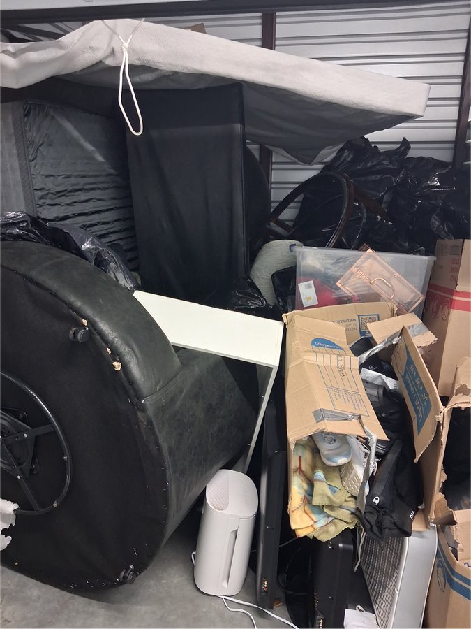 10 x 10 storage unit in Clinton, MD