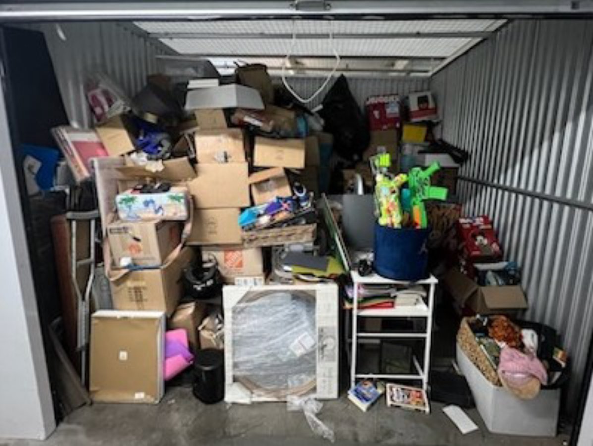 10 x 10 storage unit in South Gate, CA