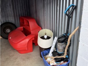 10 x 10 storage unit in Roseville, MI