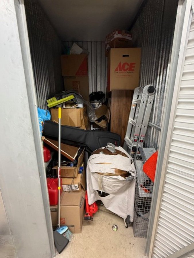 5 x 10 storage unit in Miami, FL