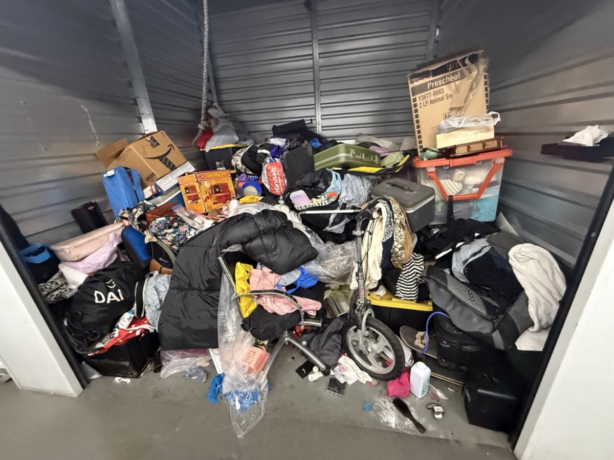 10 x 10 storage unit in Ontario, CA