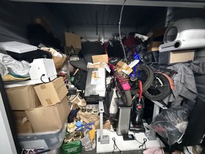 10 x 10 storage unit in Ontario, CA