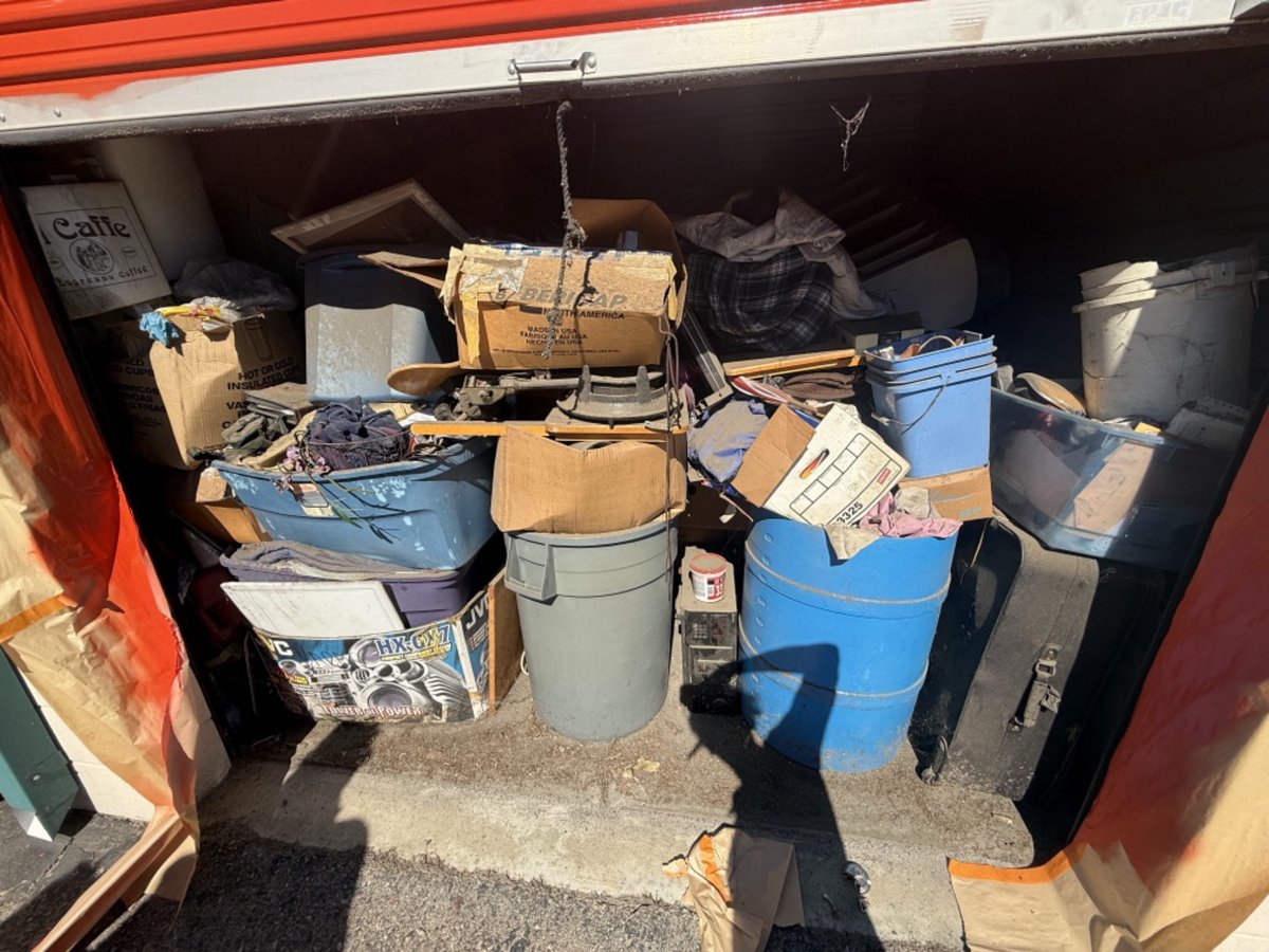 10 x 10 storage unit in Ontario, CA