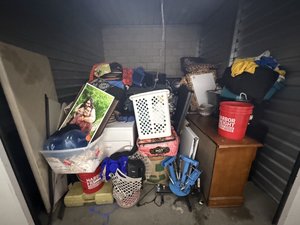 10 x 10 storage unit in Ontario, CA