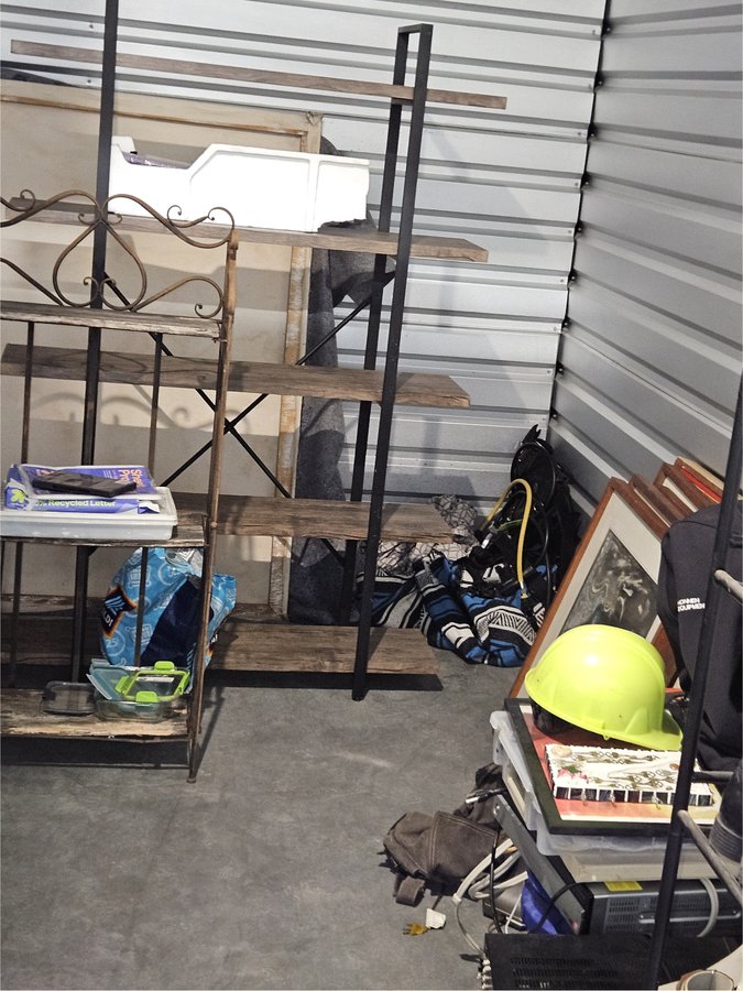 10 x 15 storage unit in Pittsburgh, PA