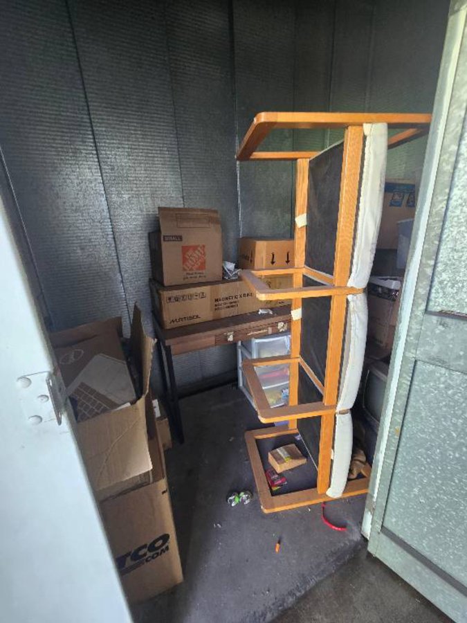 5 x 10 storage unit in La Puente, CA