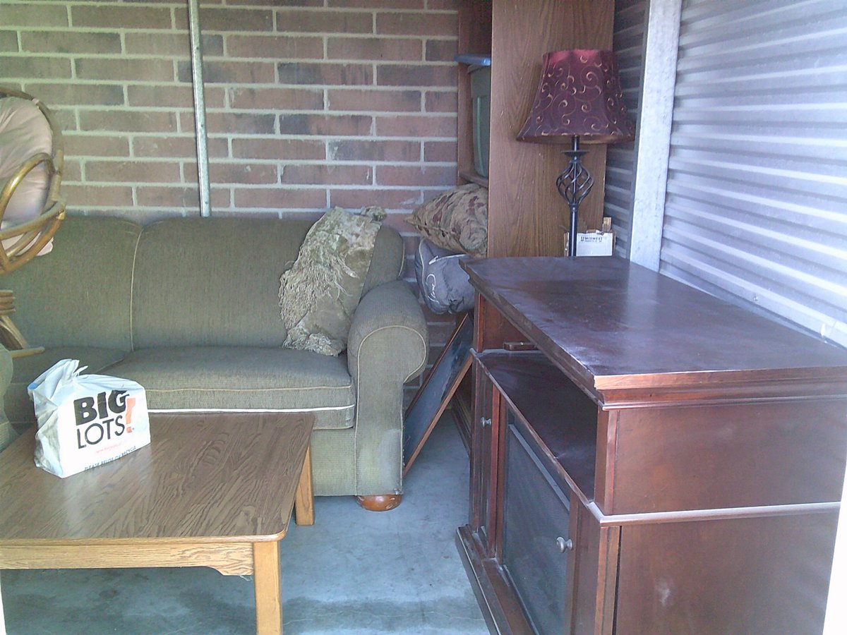 10 x 10 storage unit in Olathe, KS