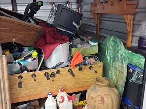 10 x 10 storage unit in Clinton, MD