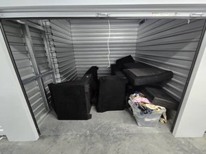 10 x 10 unit in St Charles