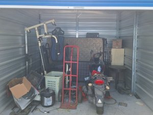 10 x 10 unit in Lawrence