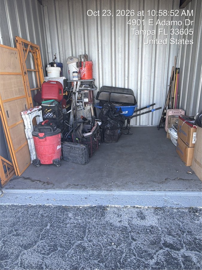 10 x 10 storage unit in Tampa, FL