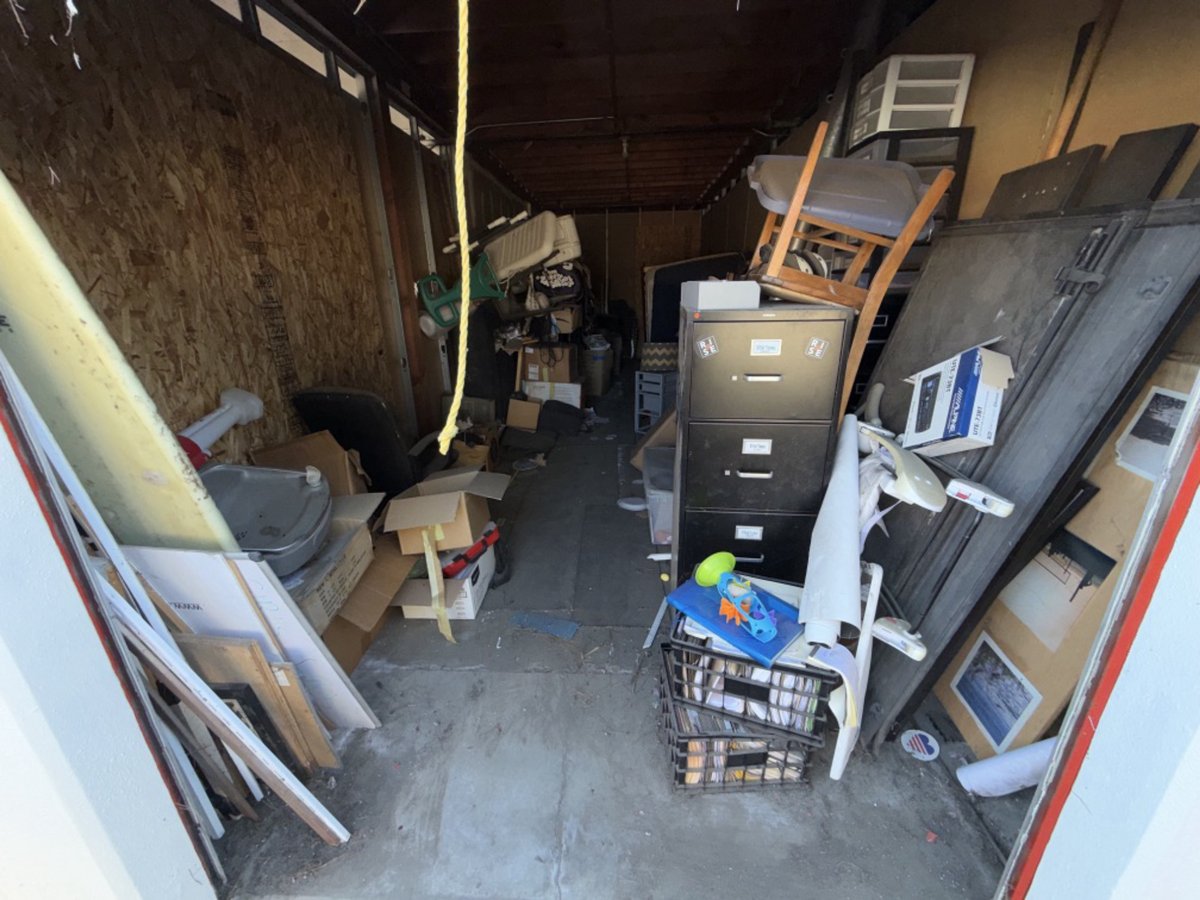 10 x 30 storage unit in Ventura, CA