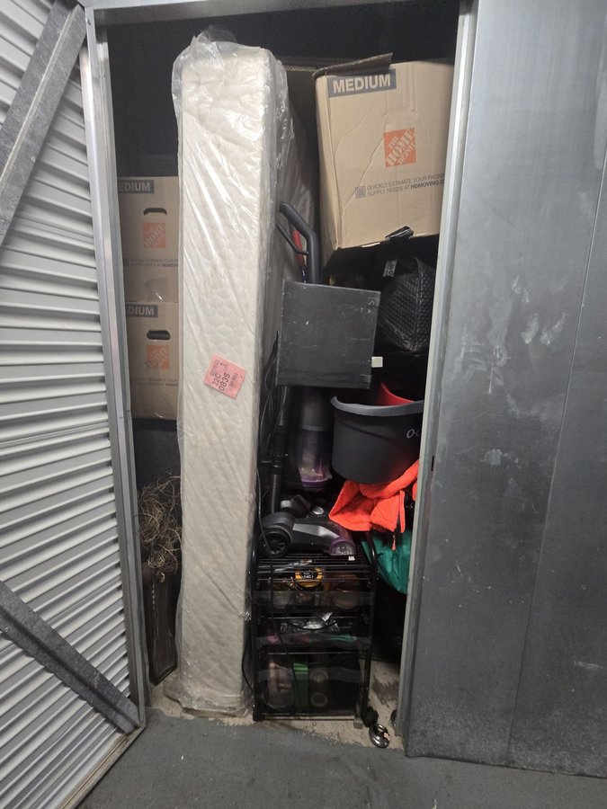 5 x 11 storage unit in Germantown, MD