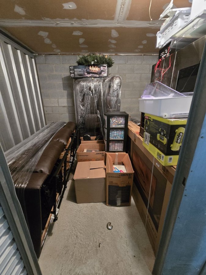 10 x 10 storage unit in Germantown, MD